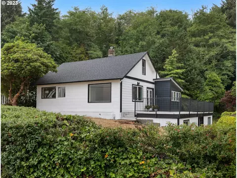 2314 SE 1st St, Astoria, OR 97103