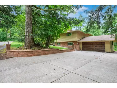 9101 SE Wooded Hills Ct, Damascus, OR 97089