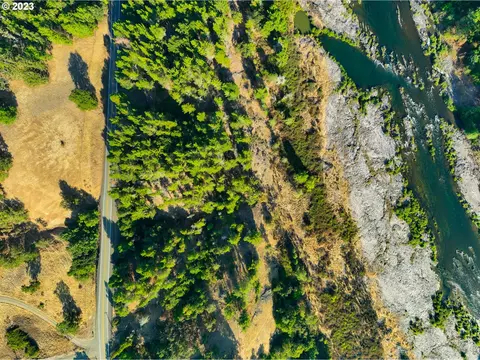 N Bank Rd, Roseburg, OR 97470