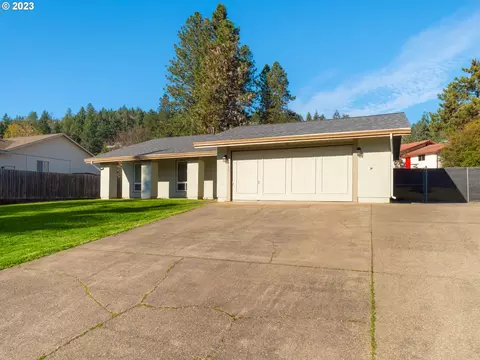 1301 Fourth St, Sutherlin, OR 97479