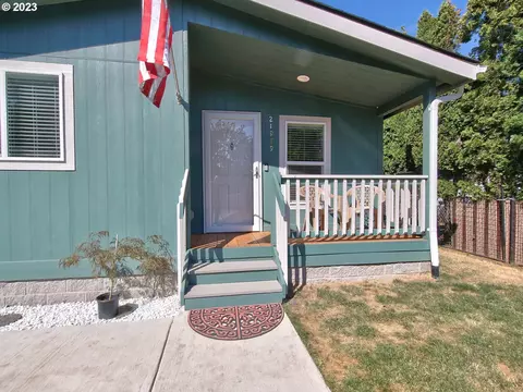 21979 Chalet Ct NE, Aurora, OR 97002