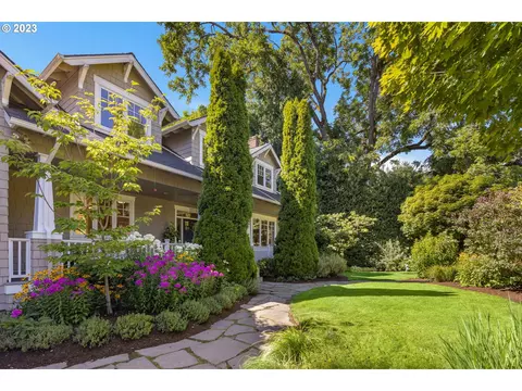 3375 SW Ridgewood Ave, Portland, OR 97225