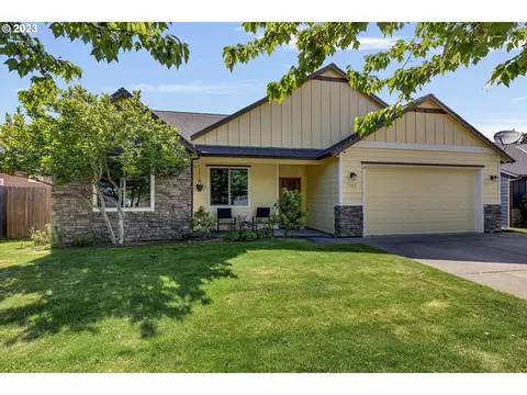 1562 4th St, Hood River, OR 97031