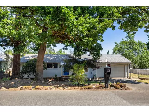 19764 View Dr, West Linn, OR 97068