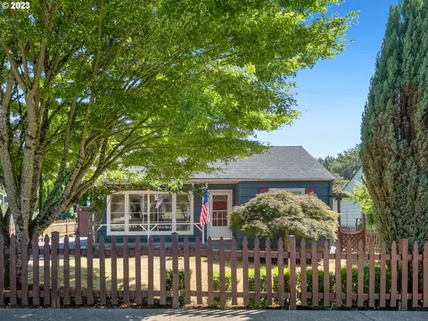 516 SE 5th St, Gresham, OR 97080