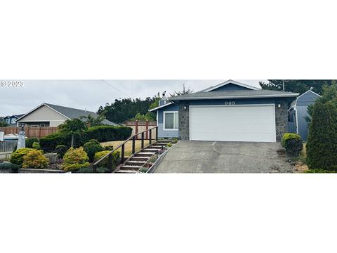 985 Crocker Ave, Coos Bay, OR 97420