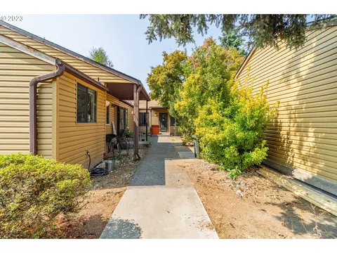 14105 SE Raspberry Ct, Milwaukie, OR 97267