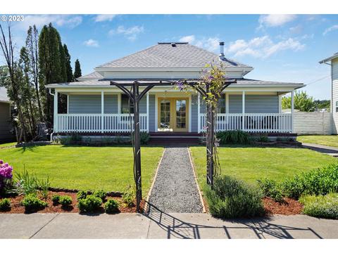242 N 15th St, Philomath, OR 97370