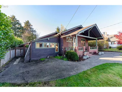 2580 Liberty St, North Bend, OR 97459