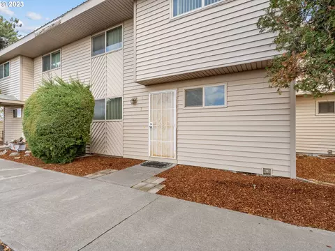 316 Klickitat St #8, Umatilla, OR 97882