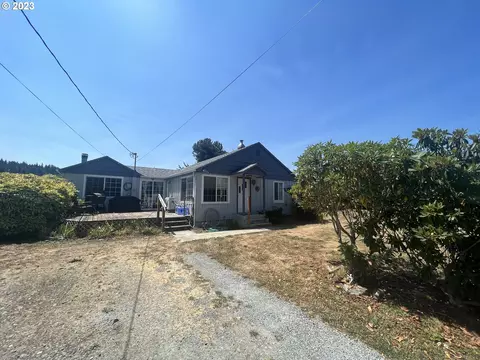 2336 Maple St, Myrtle Point, OR 97458