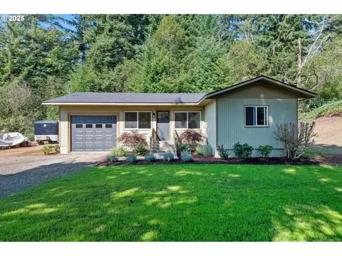 60422 Foxglove Rd, Coos Bay, OR 97420