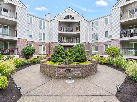 15510 NE Knott St #17, Portland, OR 97230