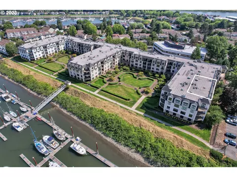 707 N Hayden Island Dr #302, Portland, OR 97217