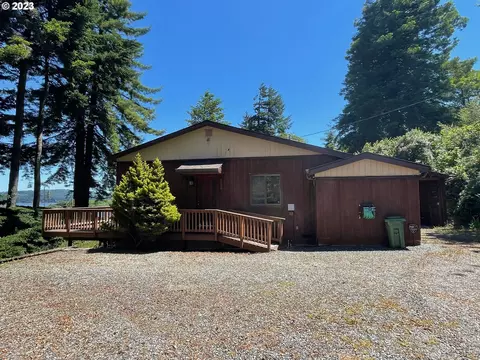 1226 N 7th Ct, Coos Bay, OR 97420