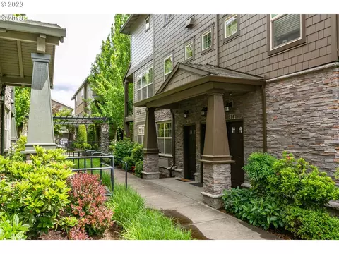 608 NE Newstead Ln, Beaverton, OR 97006