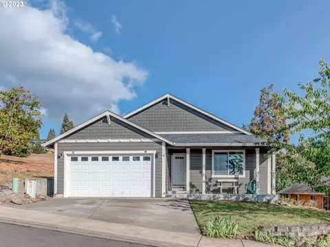 98 Wetleau Dr, Lowell, OR 97452