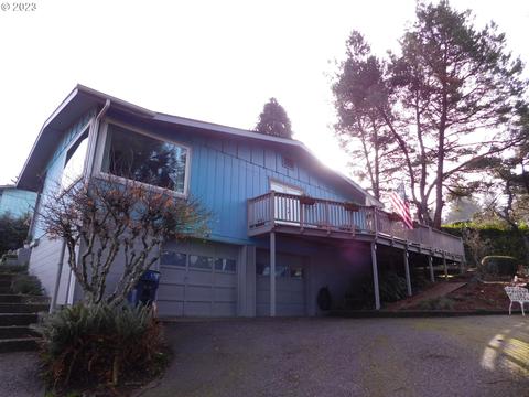 1680 Applewood Dr, Coos Bay, OR 97420