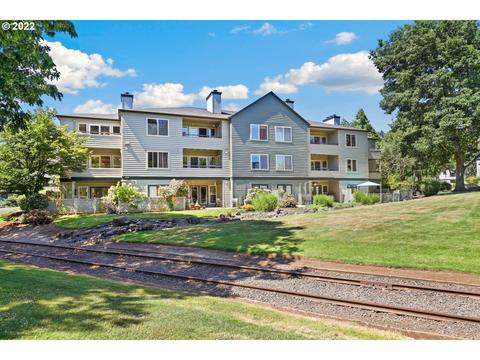 5050 S Landing Dr #203, Portland, OR 97239