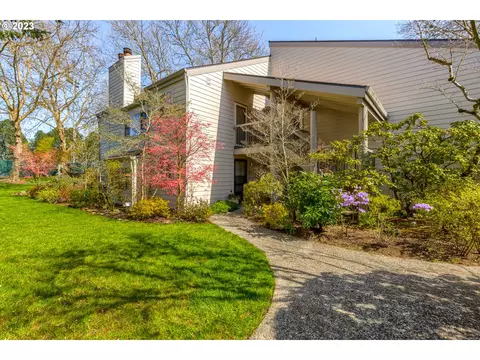 10215 SW Trapper Ter, Beaverton, OR 97008
