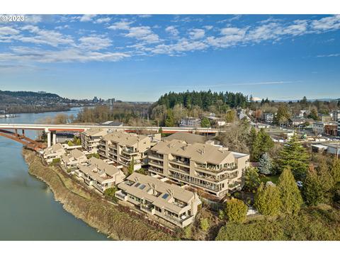 324 SE Spokane St #2, Portland, OR 97202