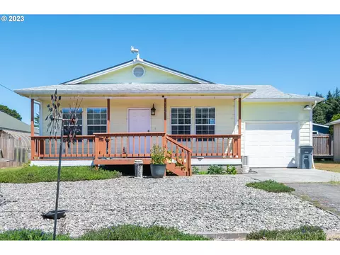 1175 Harlem St SE, Bandon, OR 97411