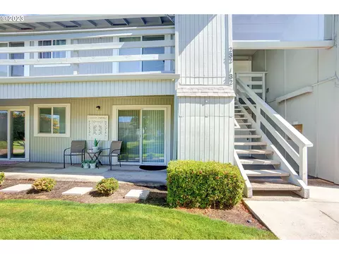 650 Harlow Rd #132, Springfield, OR 97477