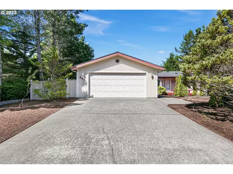 461 Sherwood Loop, Florence, OR 97439