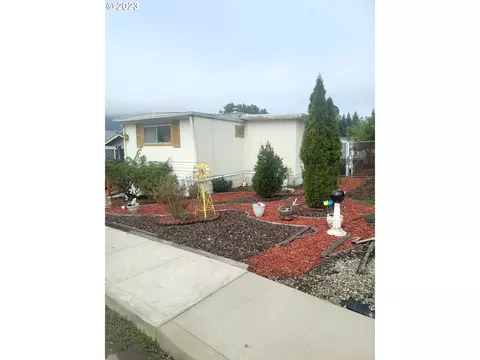 16 Mary Ann Ln, Roseburg, OR 97470