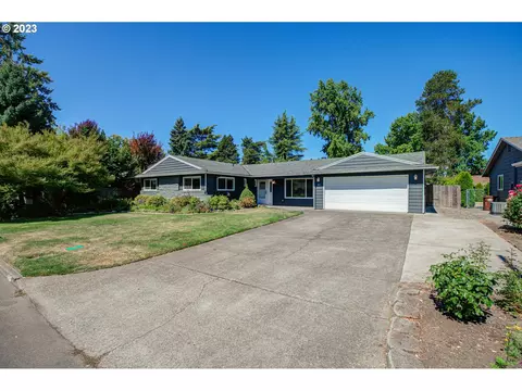927 NE Hawthorne Ave, Hillsboro, OR 97124