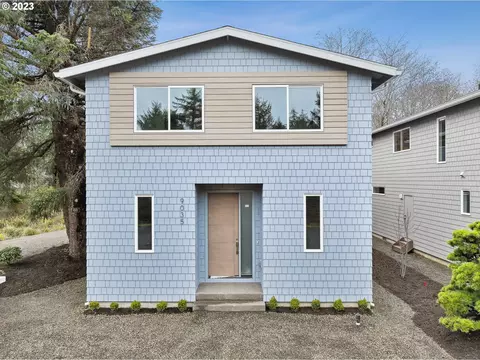 9035 Section Line St, Rockaway Beach, OR 97136