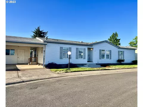 145 River Rd #9, Junction City, OR 97448