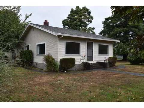 4302 3rd St, Tillamook, OR 97141