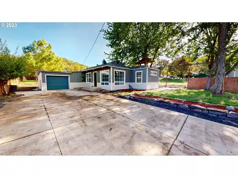 1521 NE Morris St, Roseburg, OR 97470