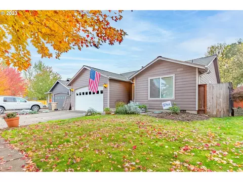 824 Trinity St NE, Albany, OR 97322
