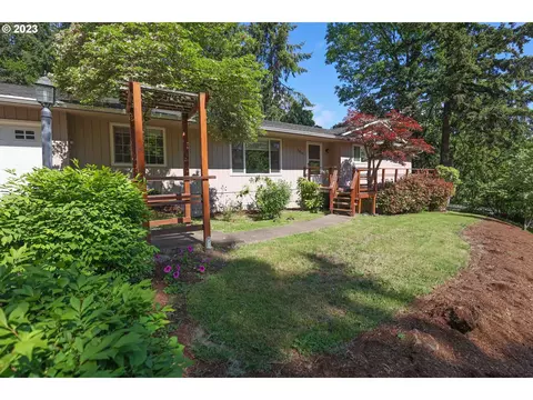 2810 Miramonti Dr, Eugene, OR 97405