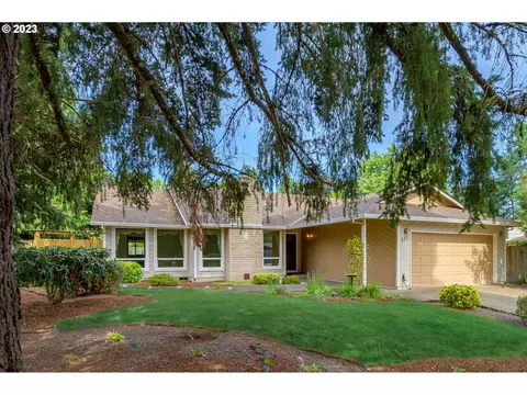 885 SW Eckman Ct, Mcminnville, OR 97128