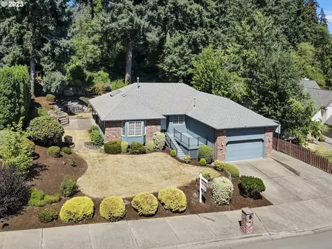 8365 SW Rogue Ln, Wilsonville, OR 97070