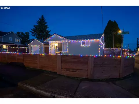 690 24th St, Salem, OR 97301