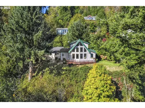 421 Tenmile Ter, Lakeside, OR 97449