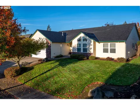 19195 Pine Pl, Oregon City, OR 97045