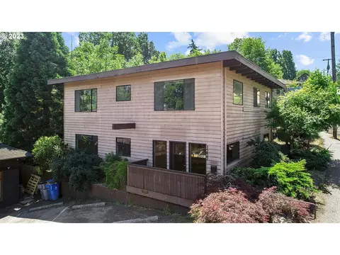 1237 State St, Hood River, OR 97031