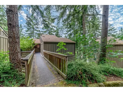 156 Treehill Loop, Eugene, OR 97405