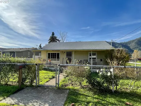 377 Taylor St, Myrtle Creek, OR 97457