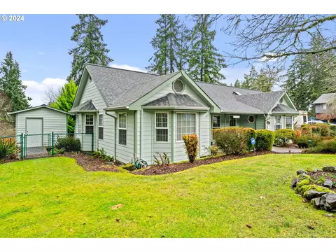 620 S 68th Pl, Springfield, OR 97478