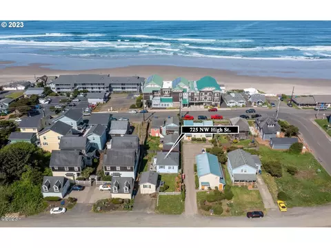 725 NW High St #DE, Newport, OR 97365
