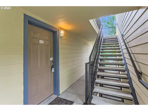 251 SE 162nd Ave, Portland, OR 97233