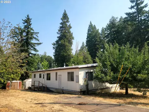 48413 7th St, Oakridge, OR 97463