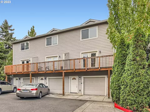 8819 SEllis St #9, Portland, OR 97266