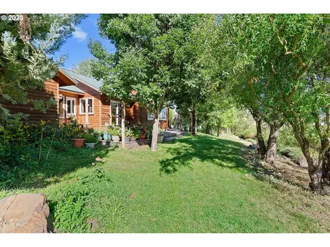 155 Summit St, Halfway, OR 97834